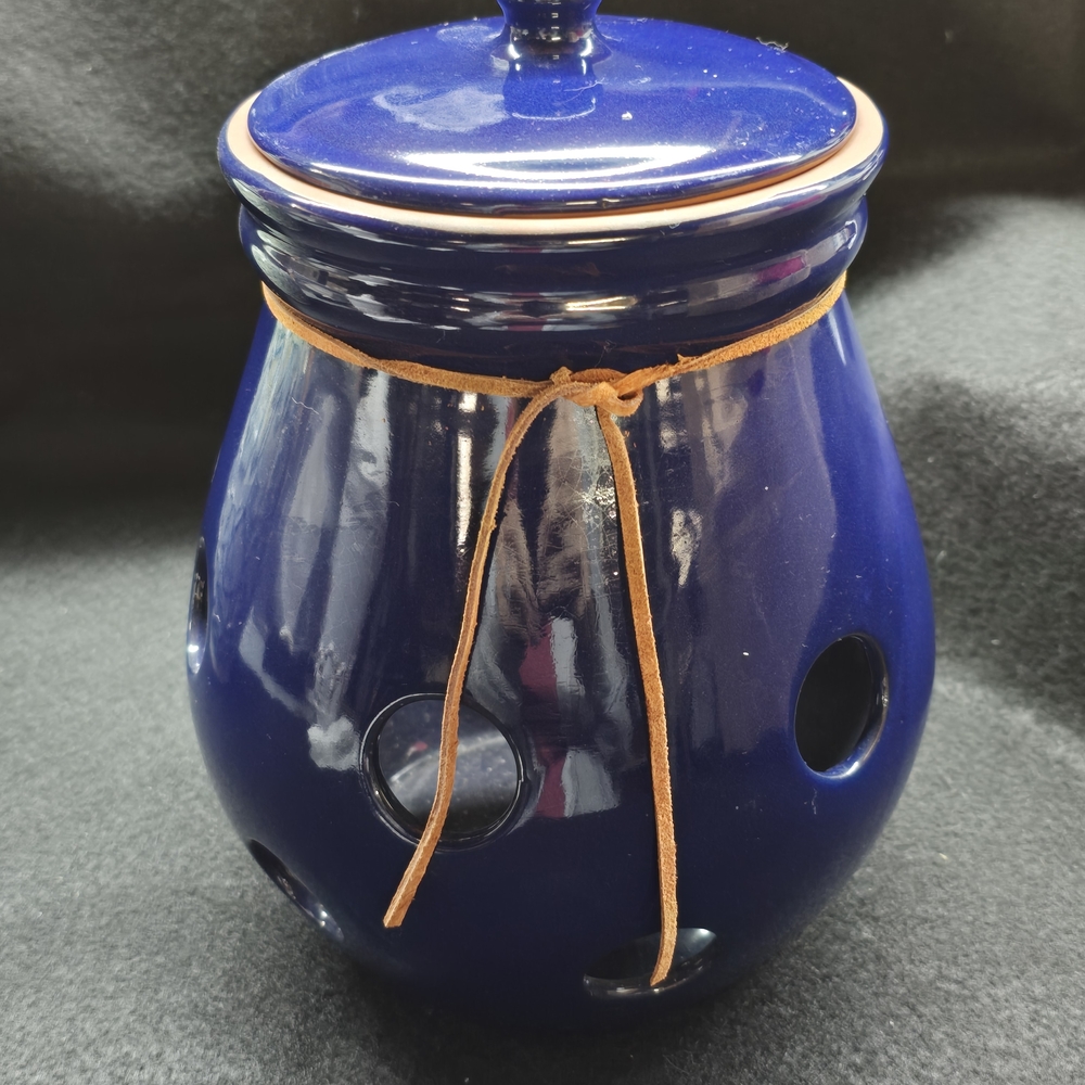 Ceramic garlic keeper